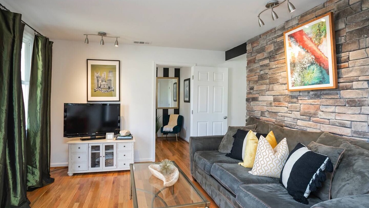 Photo of Livingroom in Chestnut Hill