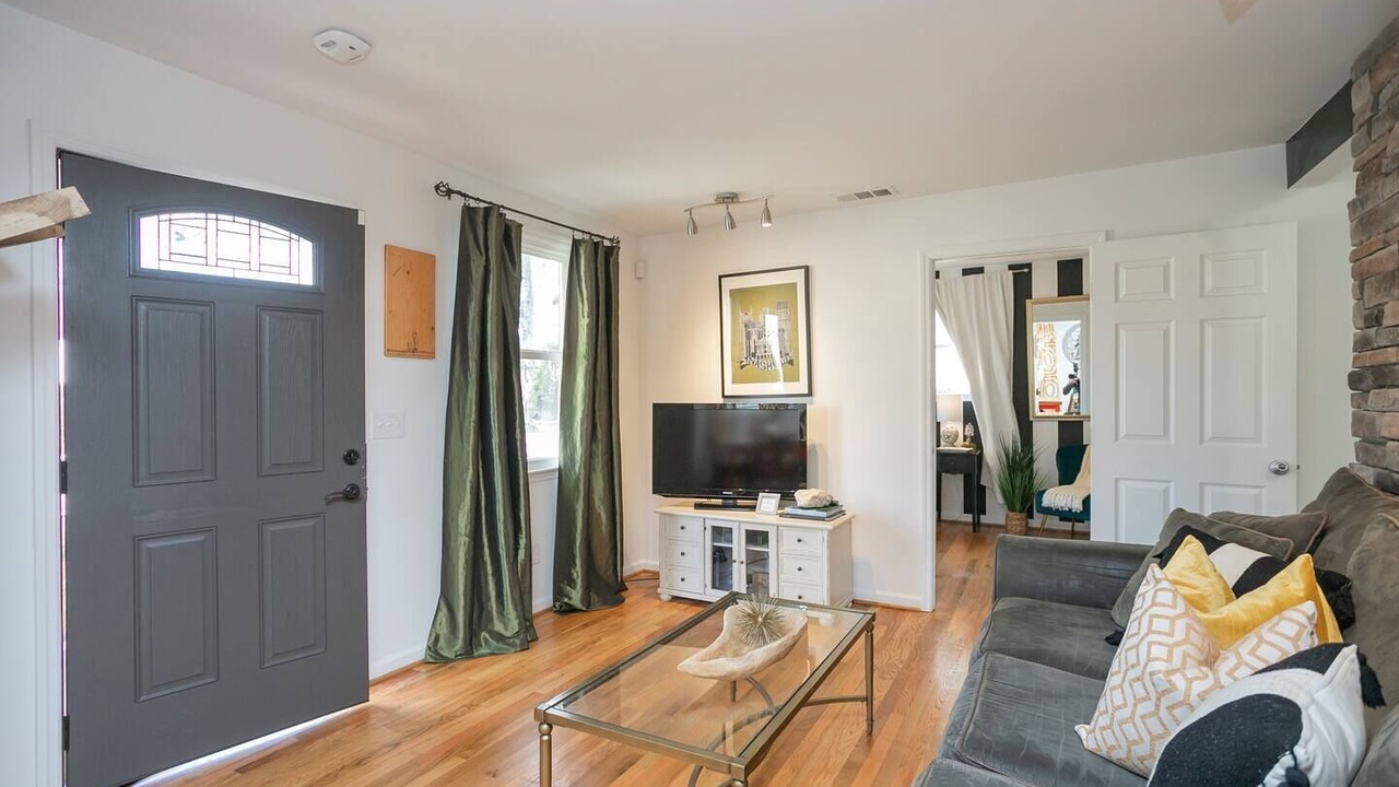 Photo of Livingroom in Chestnut Hill