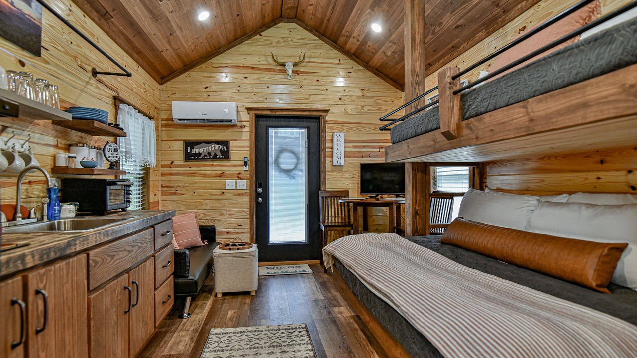Photo of Bedroom in Arden
