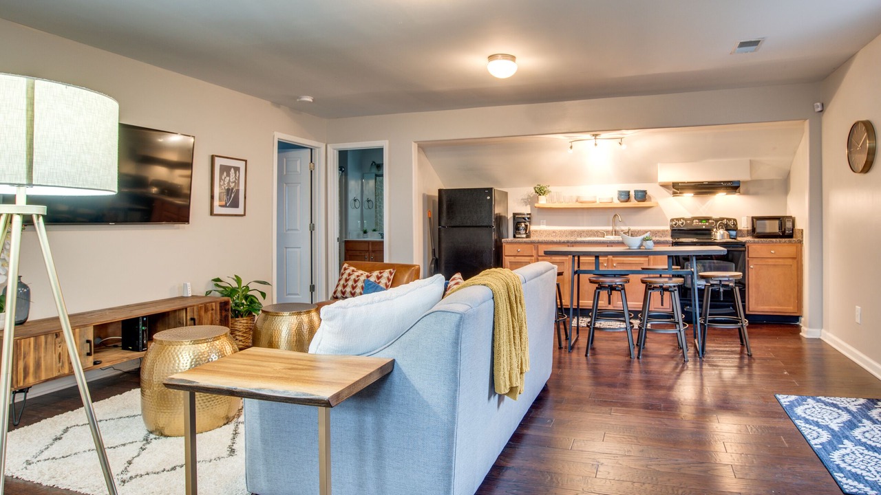 Photo of Livingroom in Belmont - Hillsboro