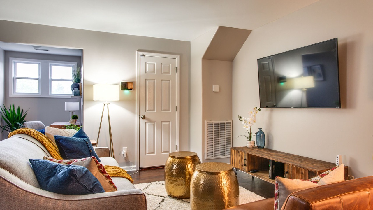 Photo of Livingroom in Belmont - Hillsboro