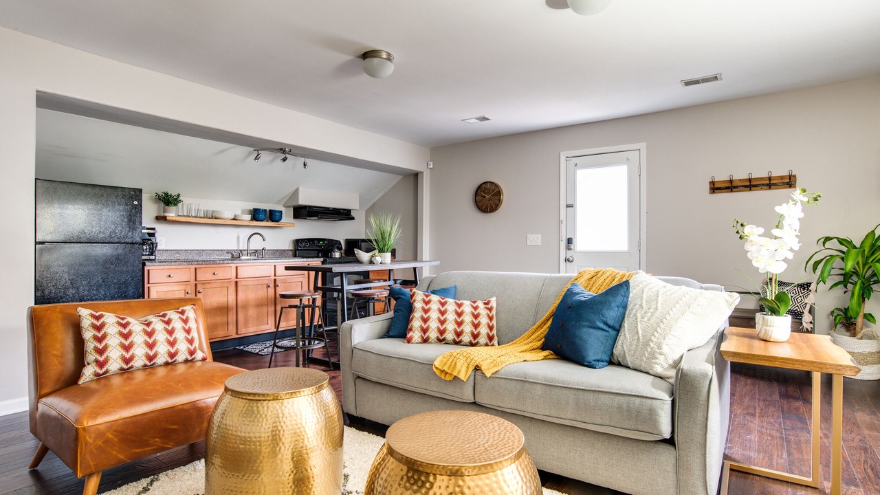 Photo of Livingroom in Belmont - Hillsboro