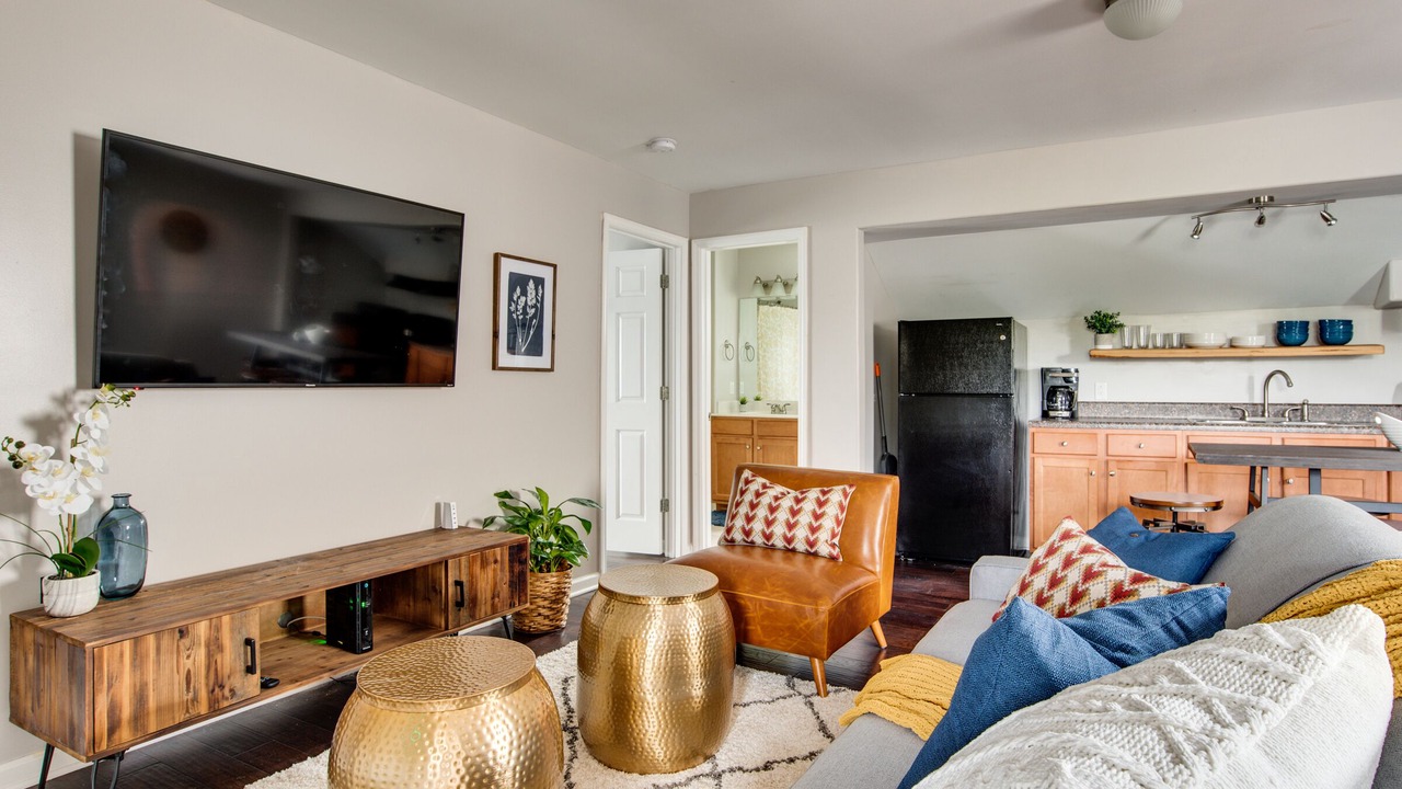Photo of Livingroom in Belmont - Hillsboro