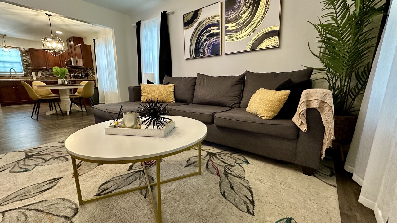 Photo of Livingroom in Southeast Raleigh