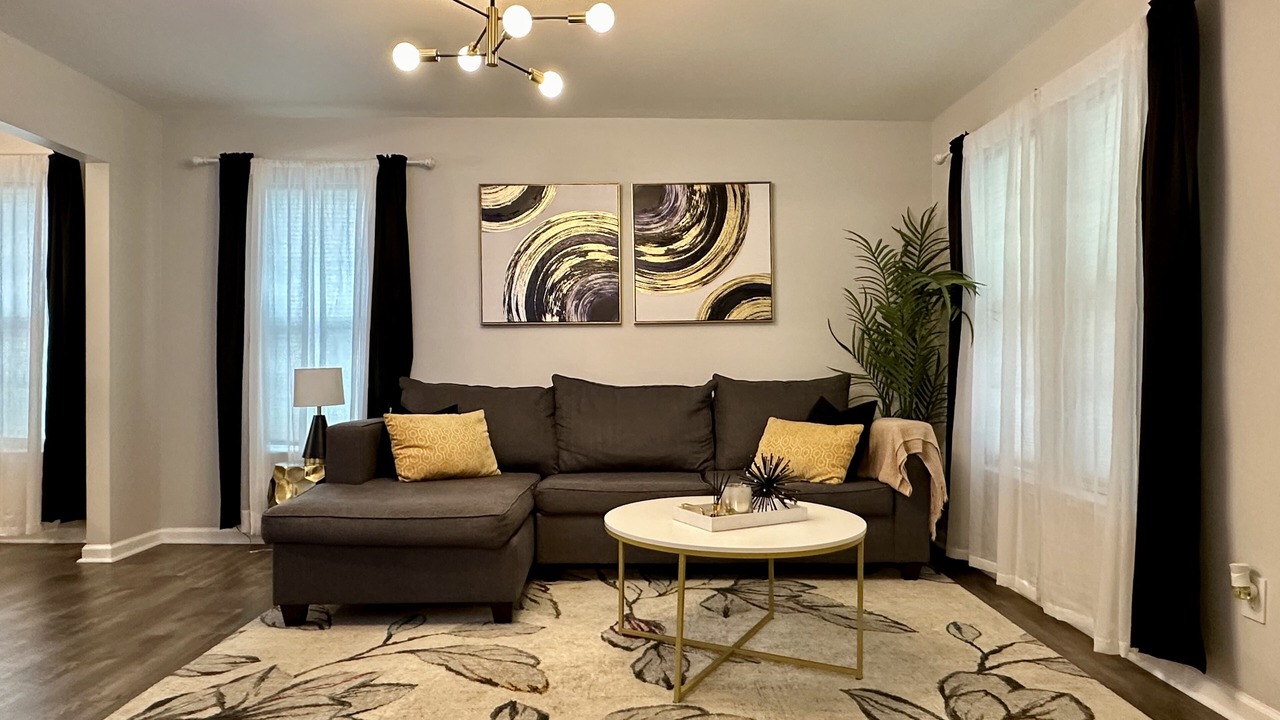 Photo of Livingroom in Southeast Raleigh