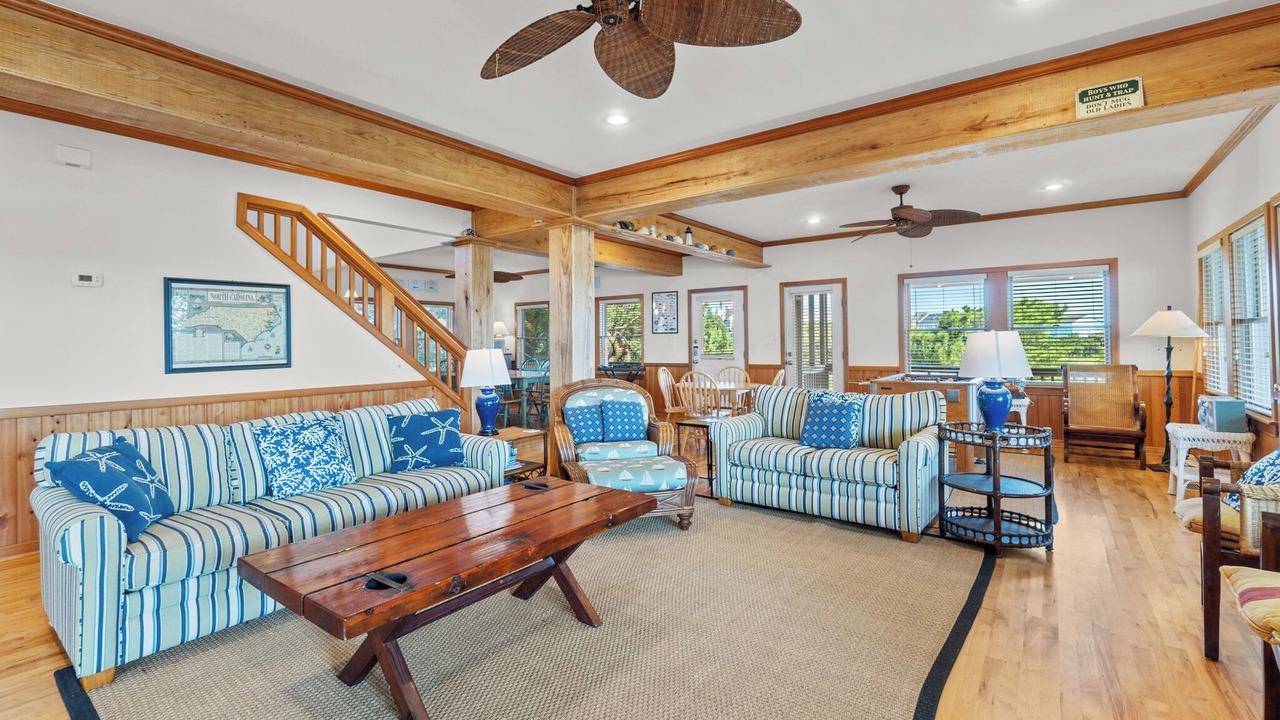 Photo of Livingroom in Brigands' Bay