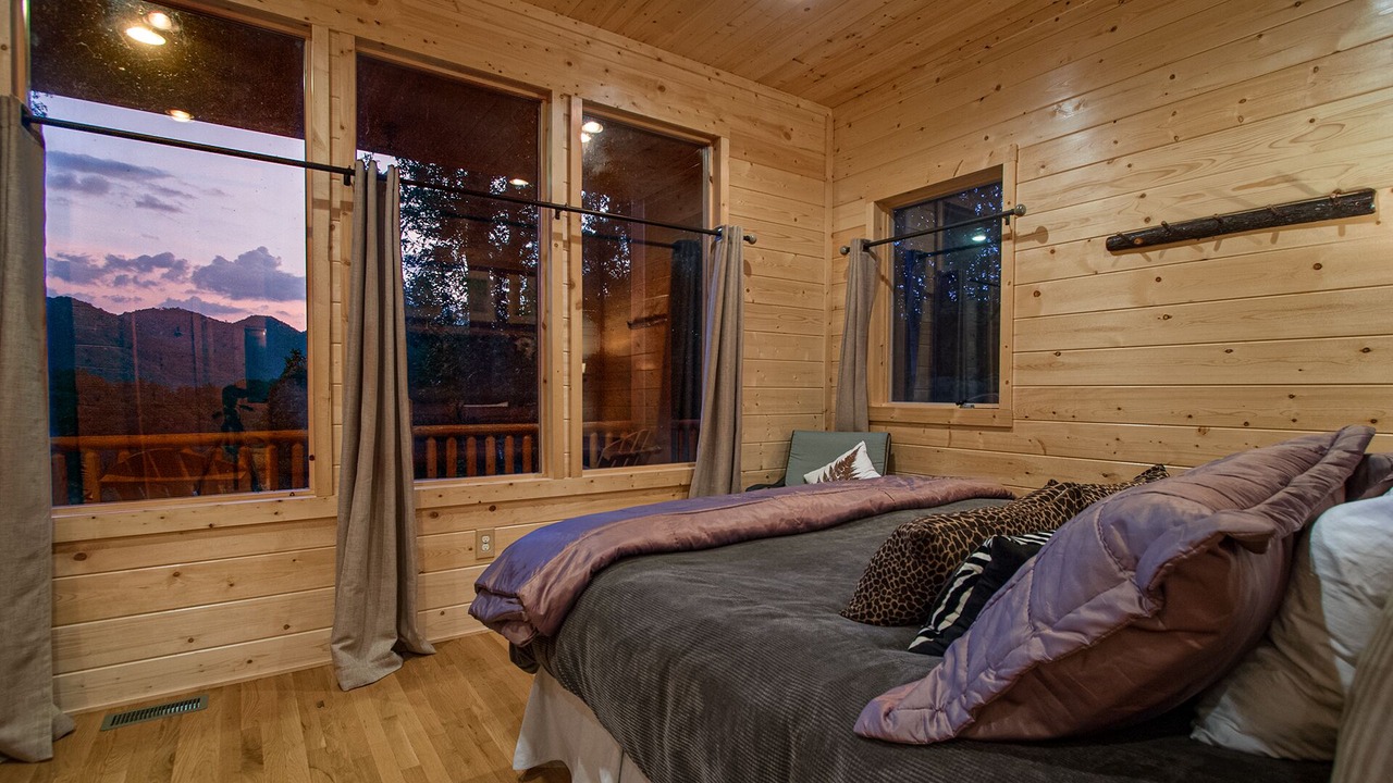 Photo of Bedroom in Bryson City