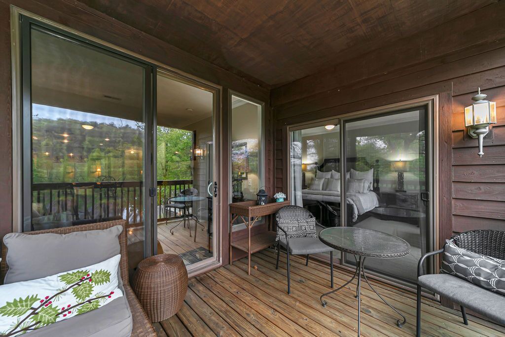 Photo of Patio Balcony in Lake Toxaway