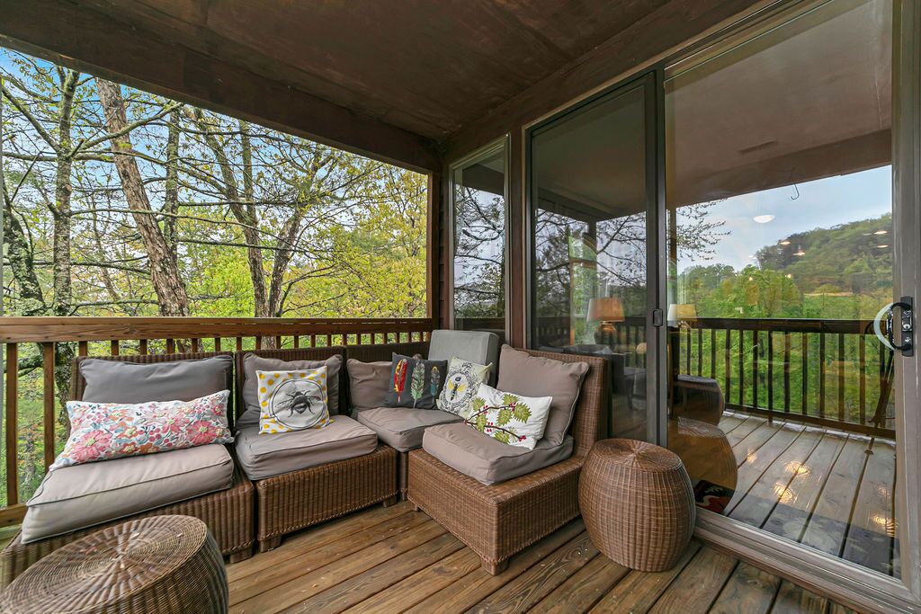 Photo of Patio Balcony in Lake Toxaway