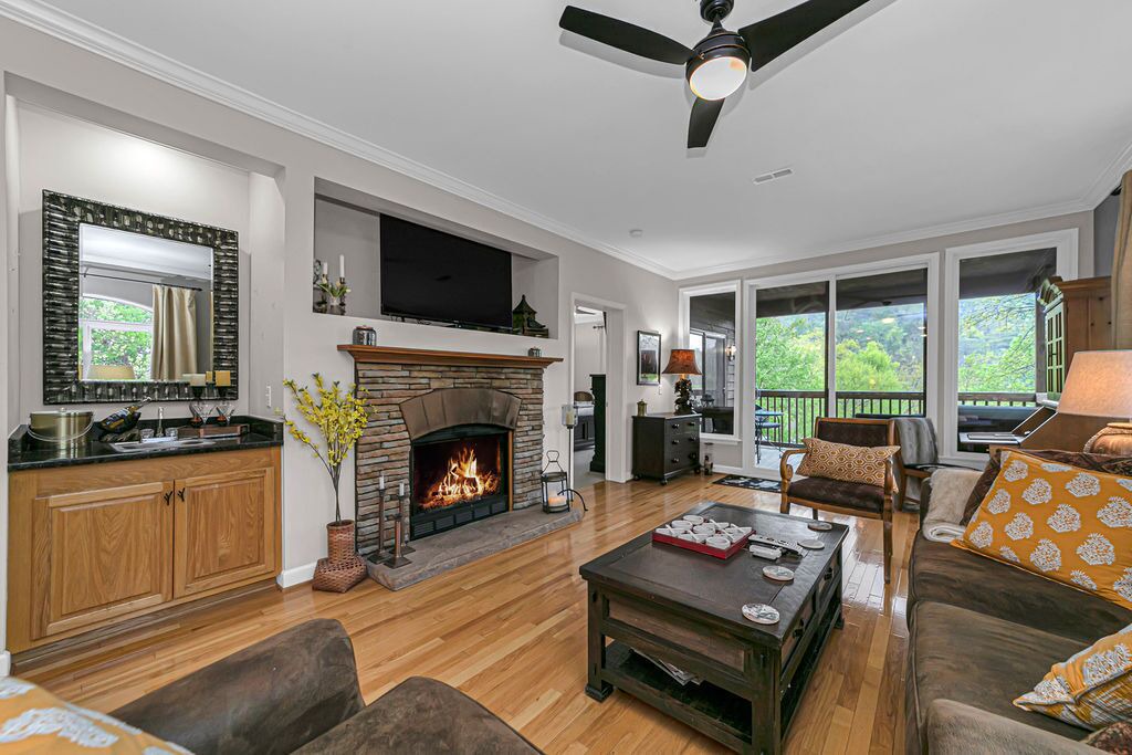 Photo of Livingroom in Lake Toxaway