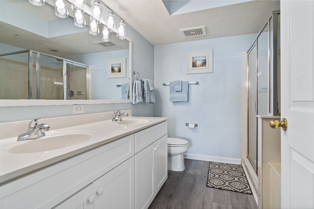 Photo of Bathroom in Ash