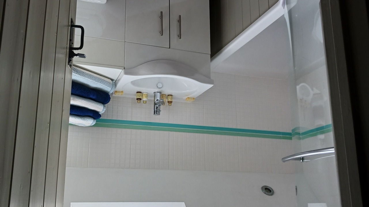 Photo of Bathroom in Cadgwith