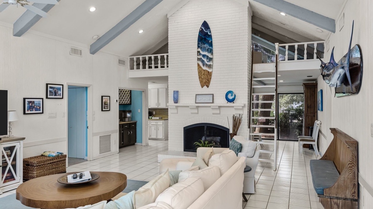 Photo of Livingroom in Pine Knoll Shores