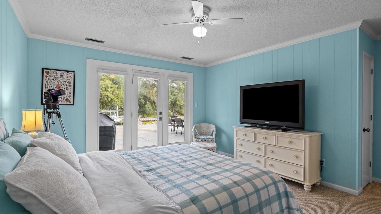 Photo of Bedroom in Pine Knoll Shores