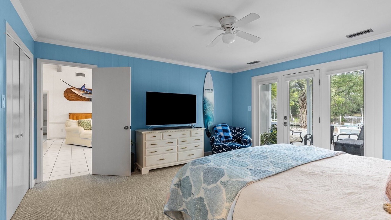 Photo of Bedroom in Pine Knoll Shores