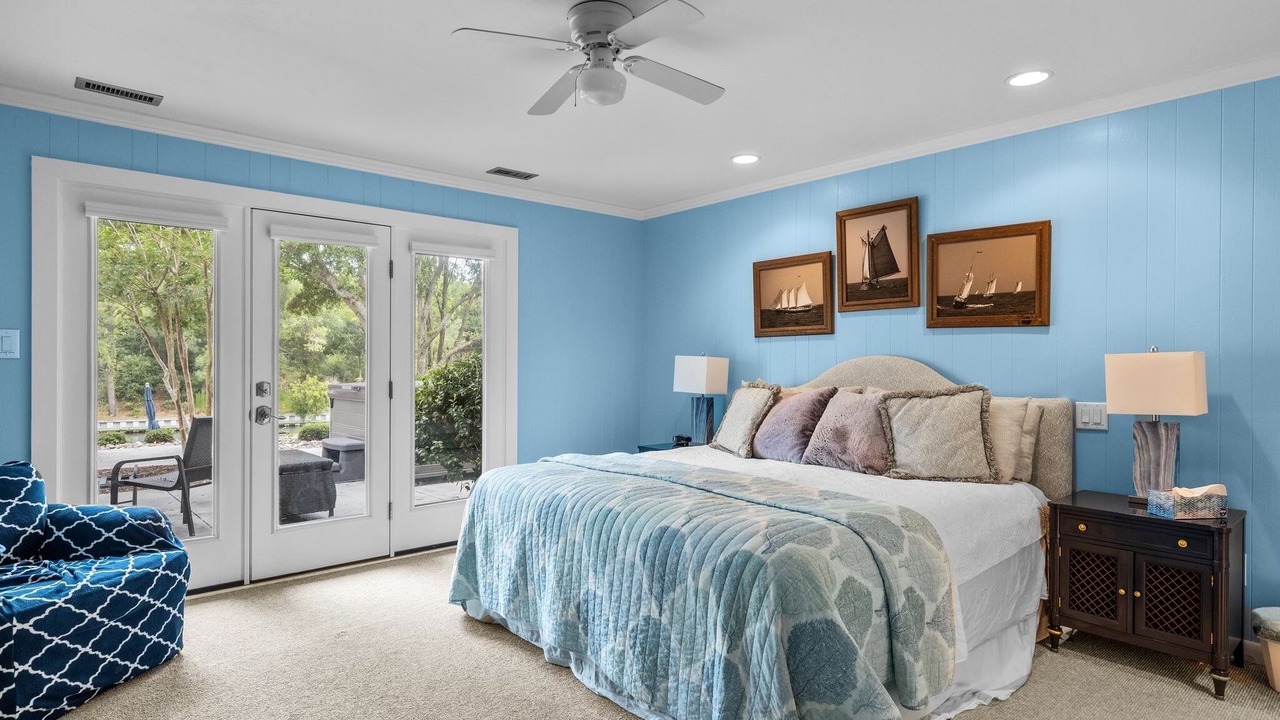 Photo of Bedroom in Pine Knoll Shores