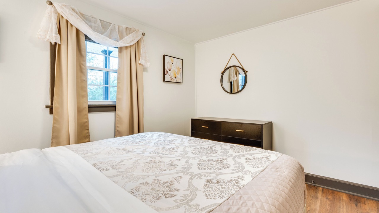 Photo of Bedroom in Arden