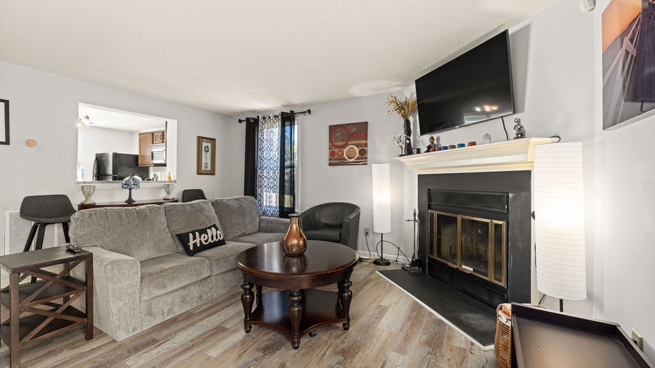 Photo of Livingroom in North Raleigh