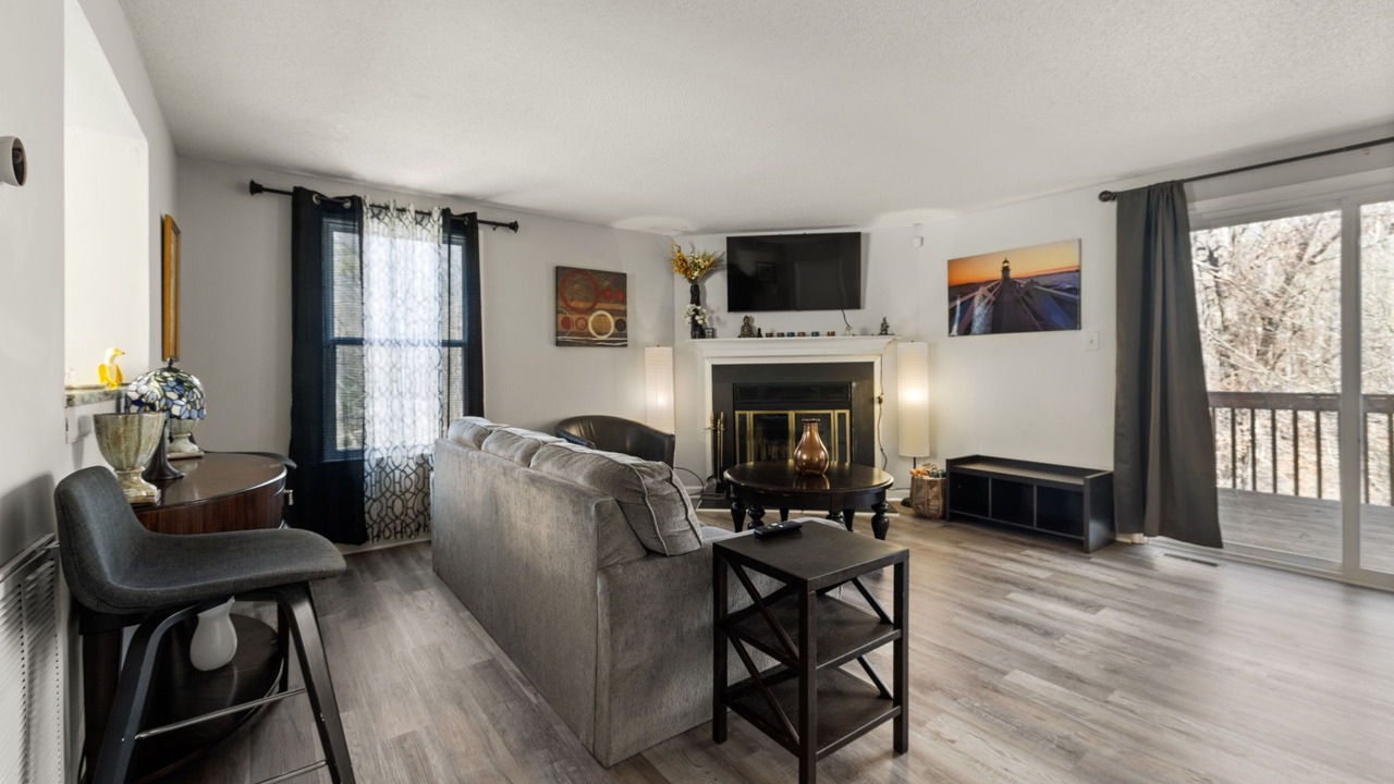 Photo of Livingroom in North Raleigh