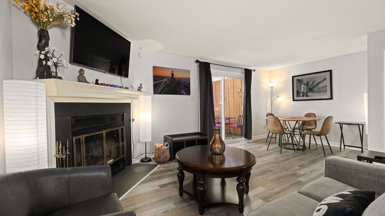 Photo of Livingroom in North Raleigh