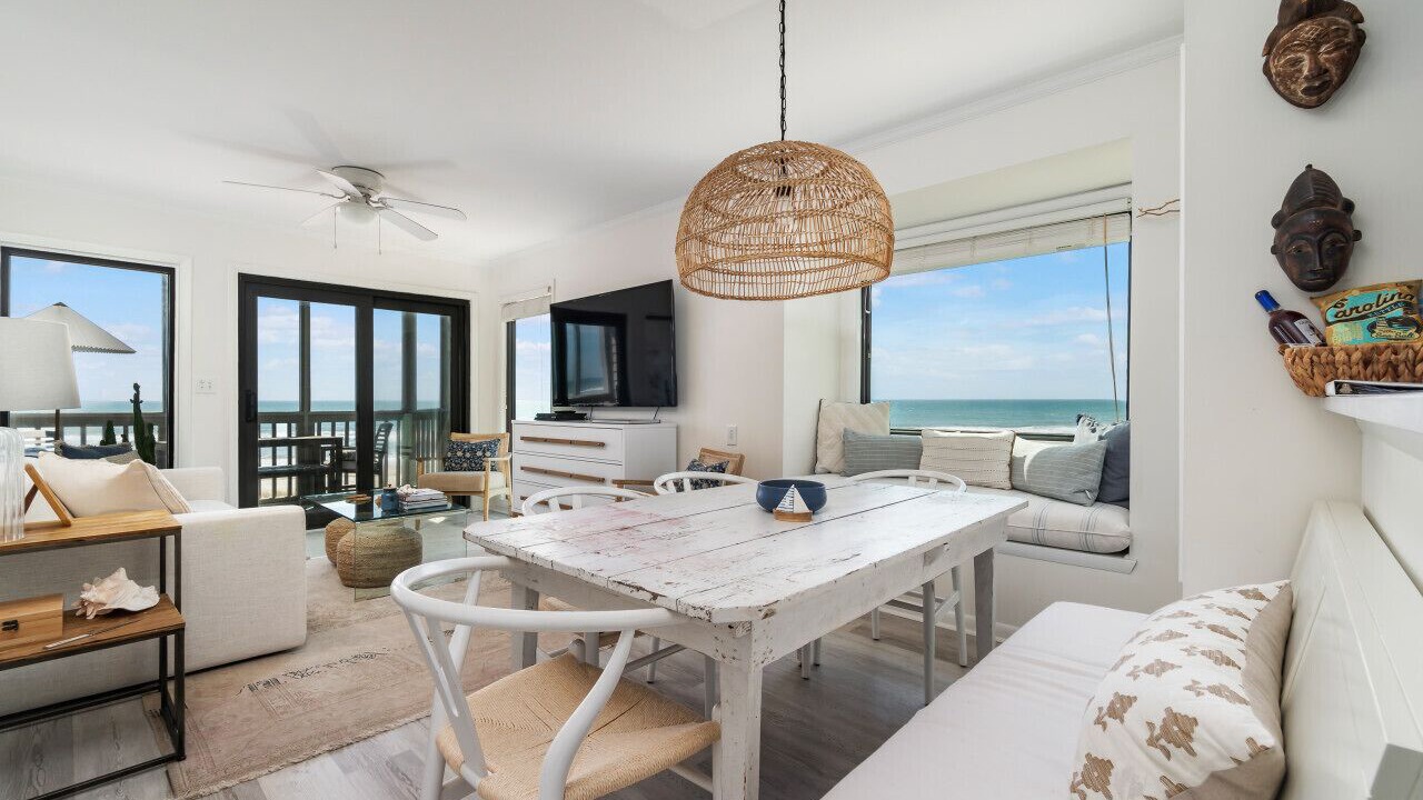 Photo of Livingroom in Atlantic Beach