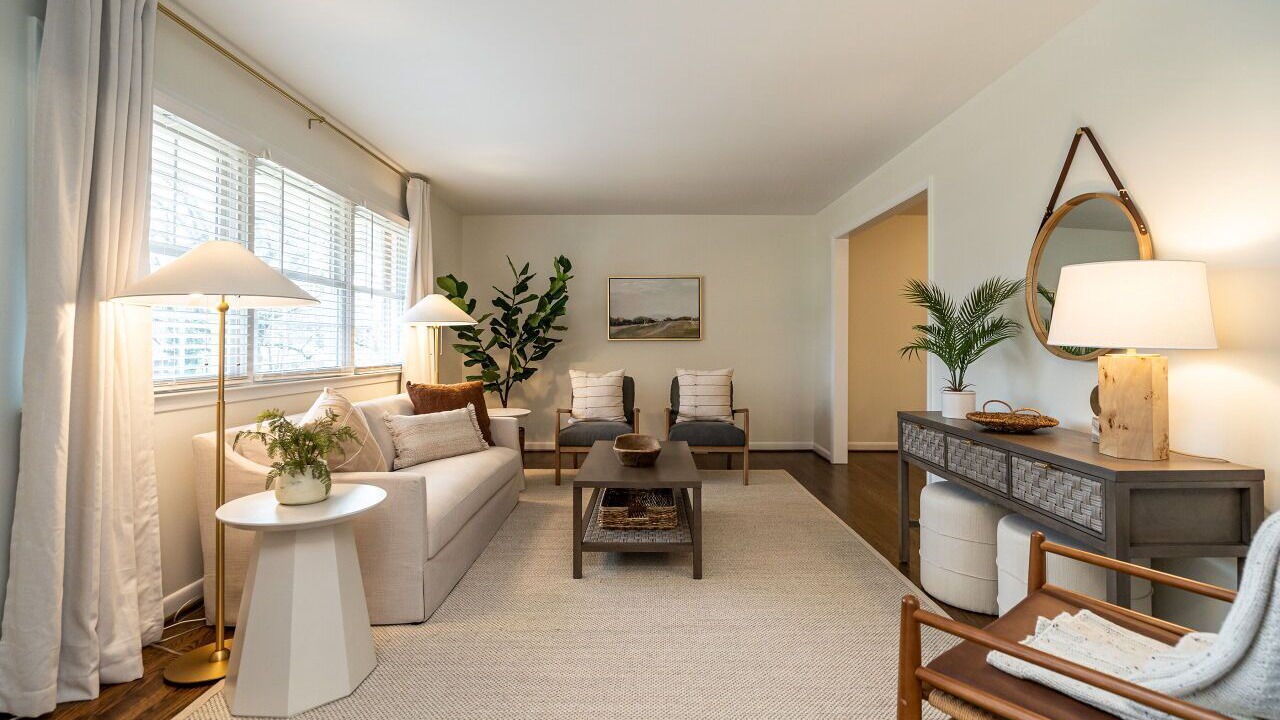 Photo of Livingroom in North Hills