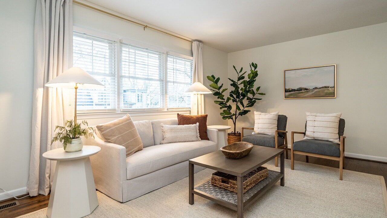 Photo of Livingroom in North Hills