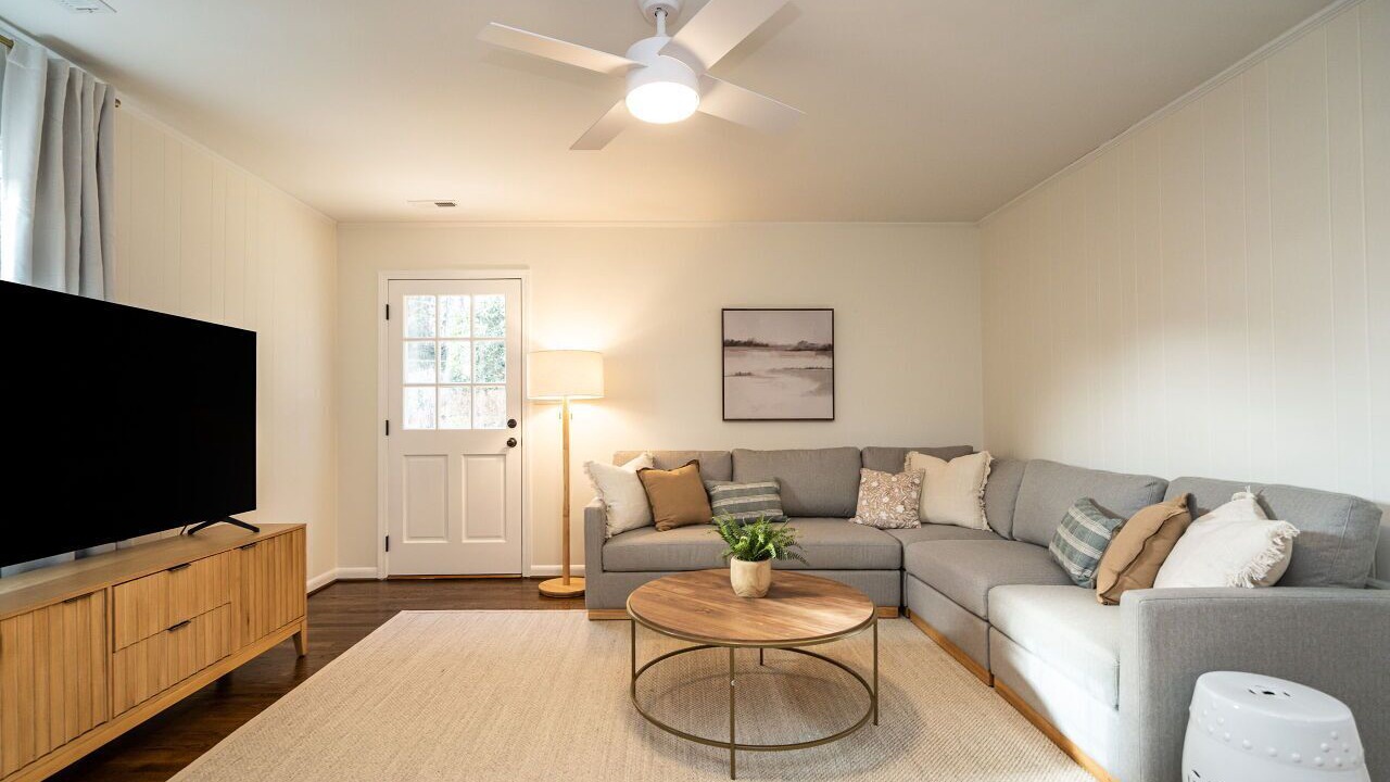 Photo of Livingroom in North Hills
