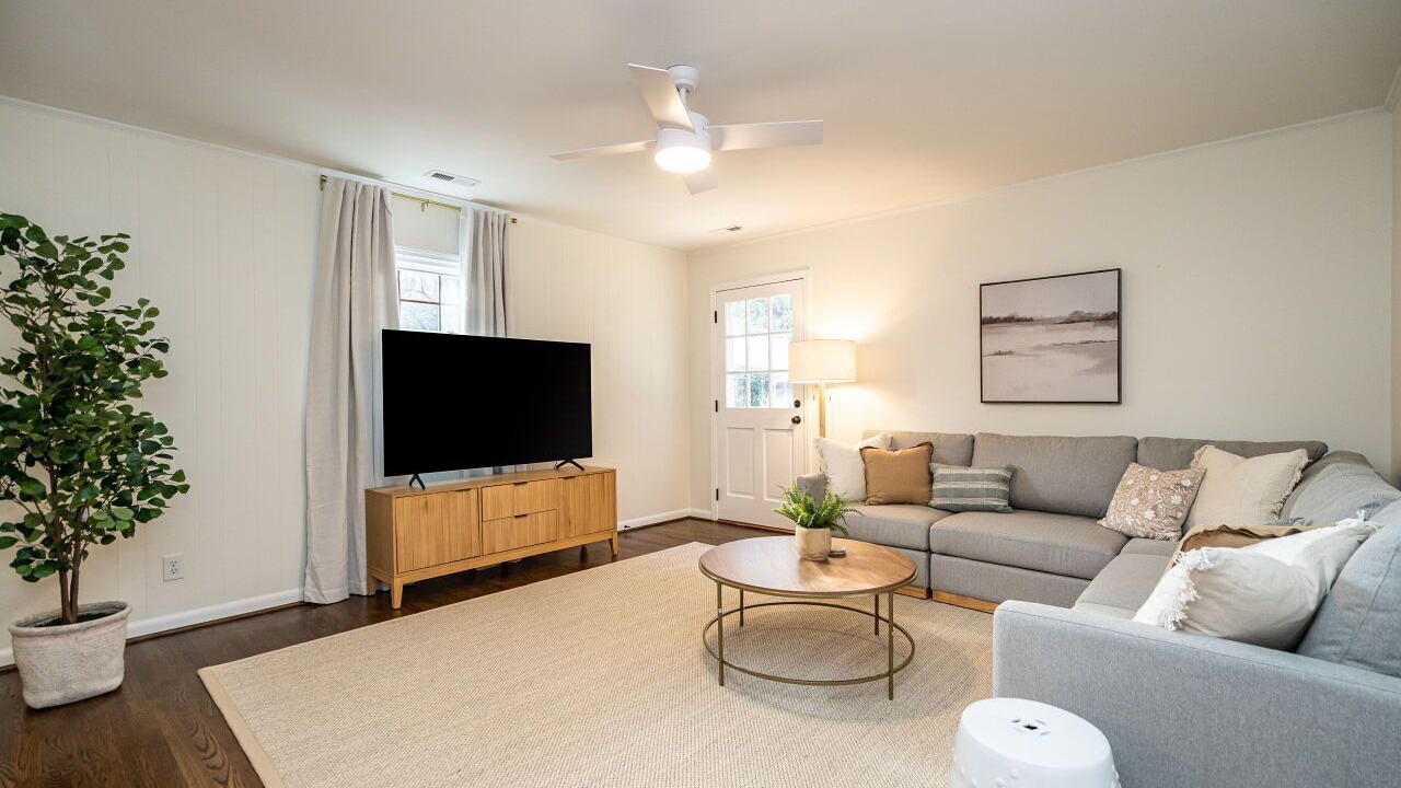 Photo of Livingroom in North Hills