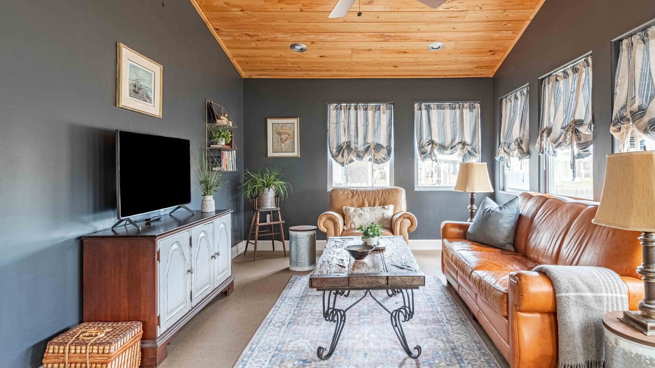 Photo of Livingroom in Hohenwald