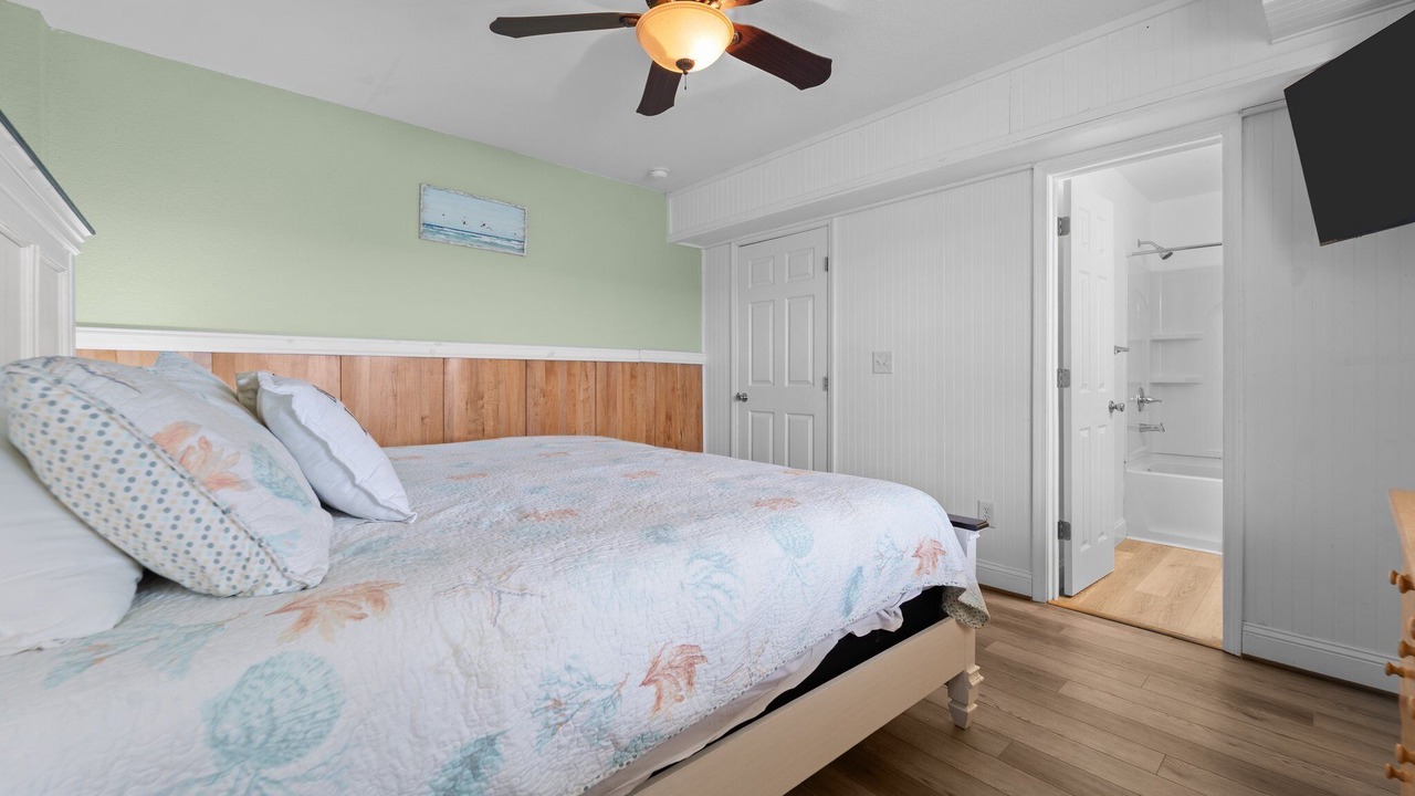 Photo of Bedroom in Waves
