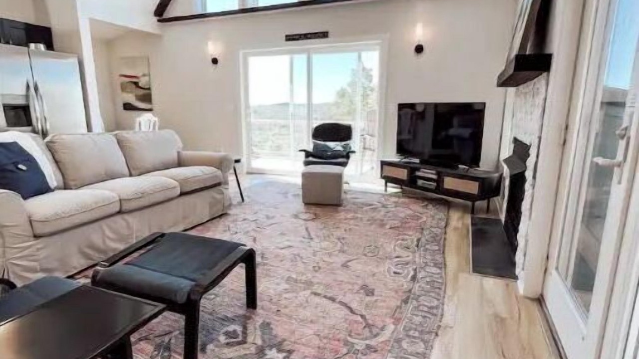 Photo of Livingroom in Fleetwood