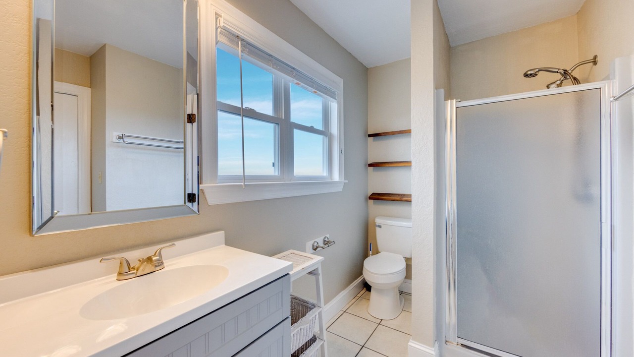 Photo of Bathroom in Waves