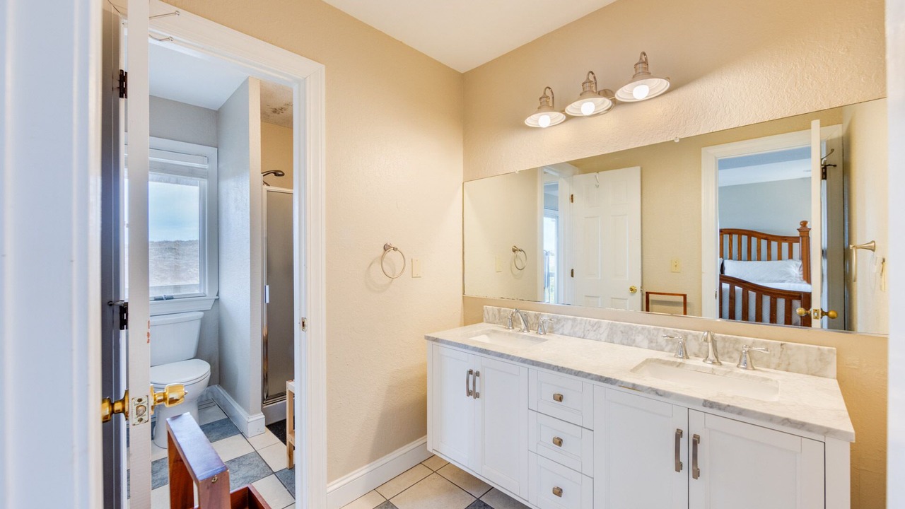 Photo of Bathroom in Waves