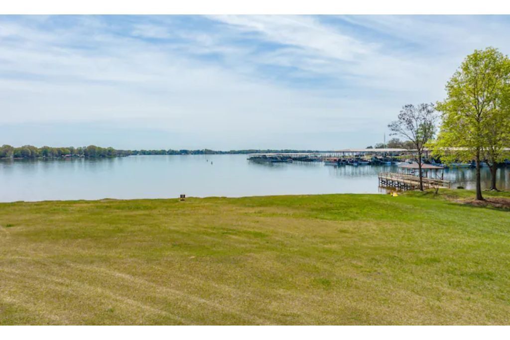 Photo of Outdoor in Mayhew