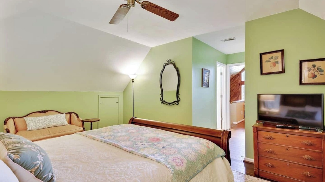 Photo of Bedroom in Burnsville