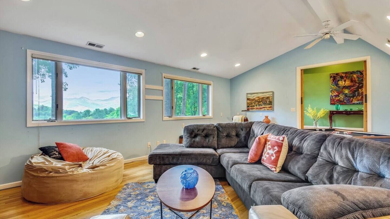 Photo of Livingroom in Burnsville