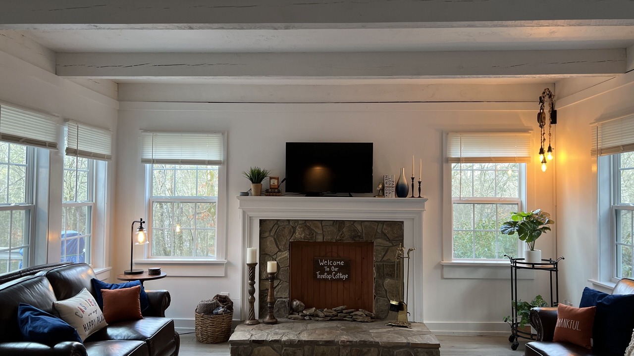 Photo of Livingroom in Cullowhee