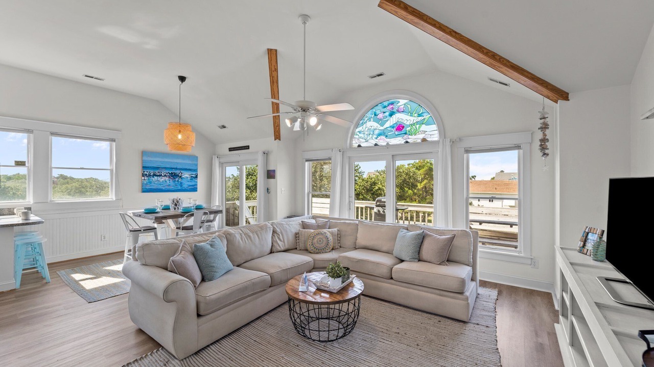 Photo of Livingroom in Brigands' Bay