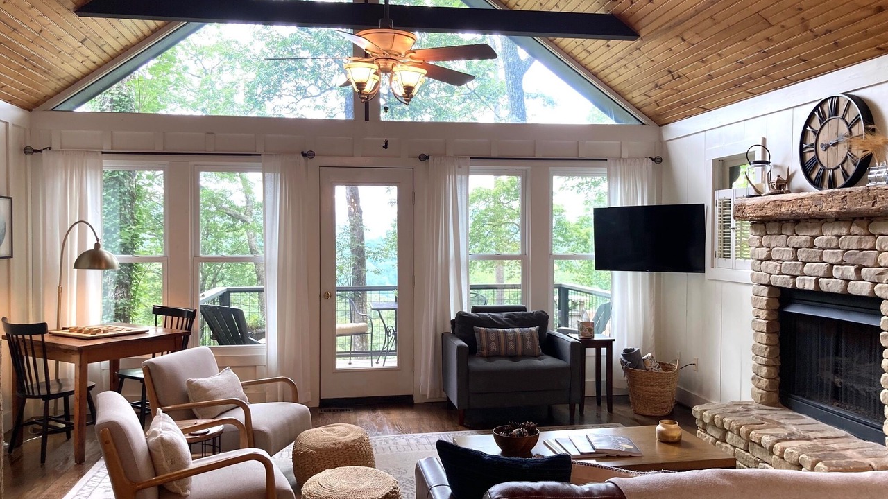 Photo of Livingroom in Mirror Lake