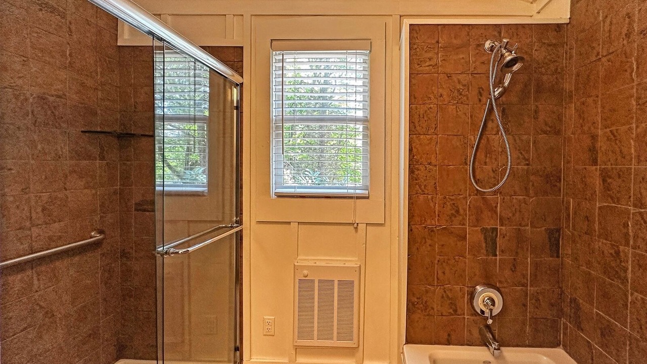 Photo of Bathroom in Mirror Lake
