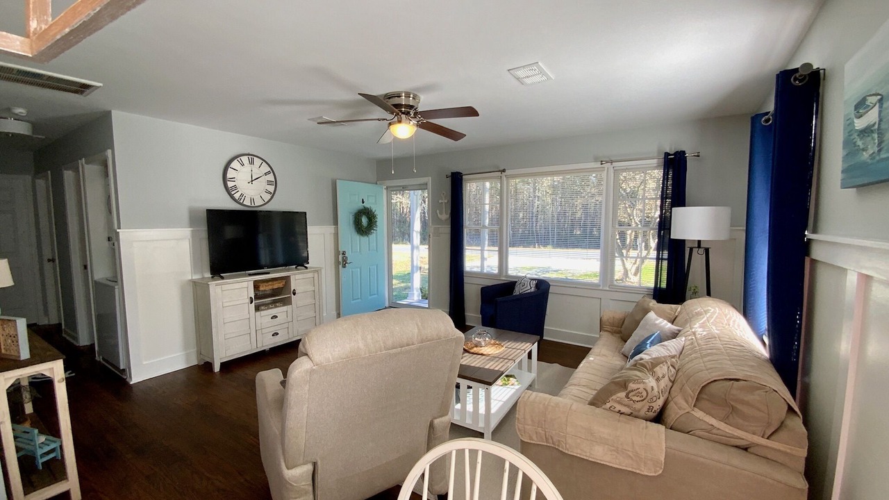 Photo of Livingroom in McCutcheon Field