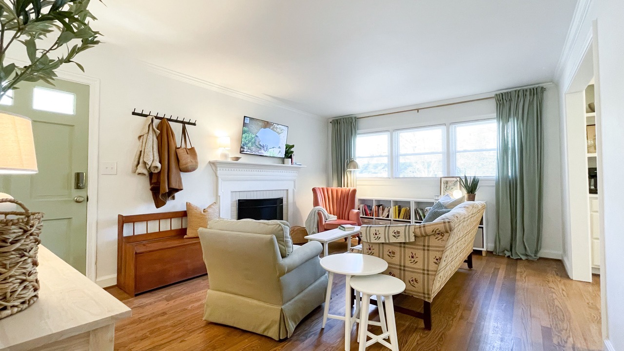 Photo of Livingroom in Lindley Park