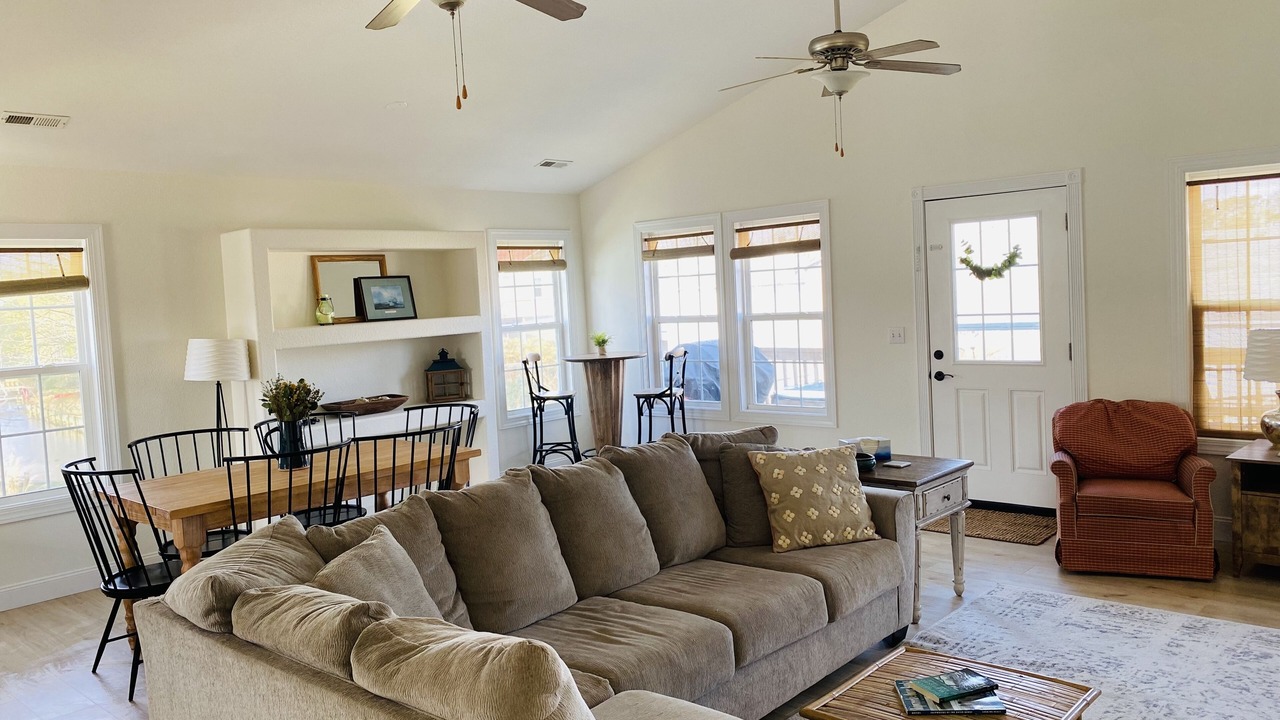 Photo of Livingroom in Colington Harbour