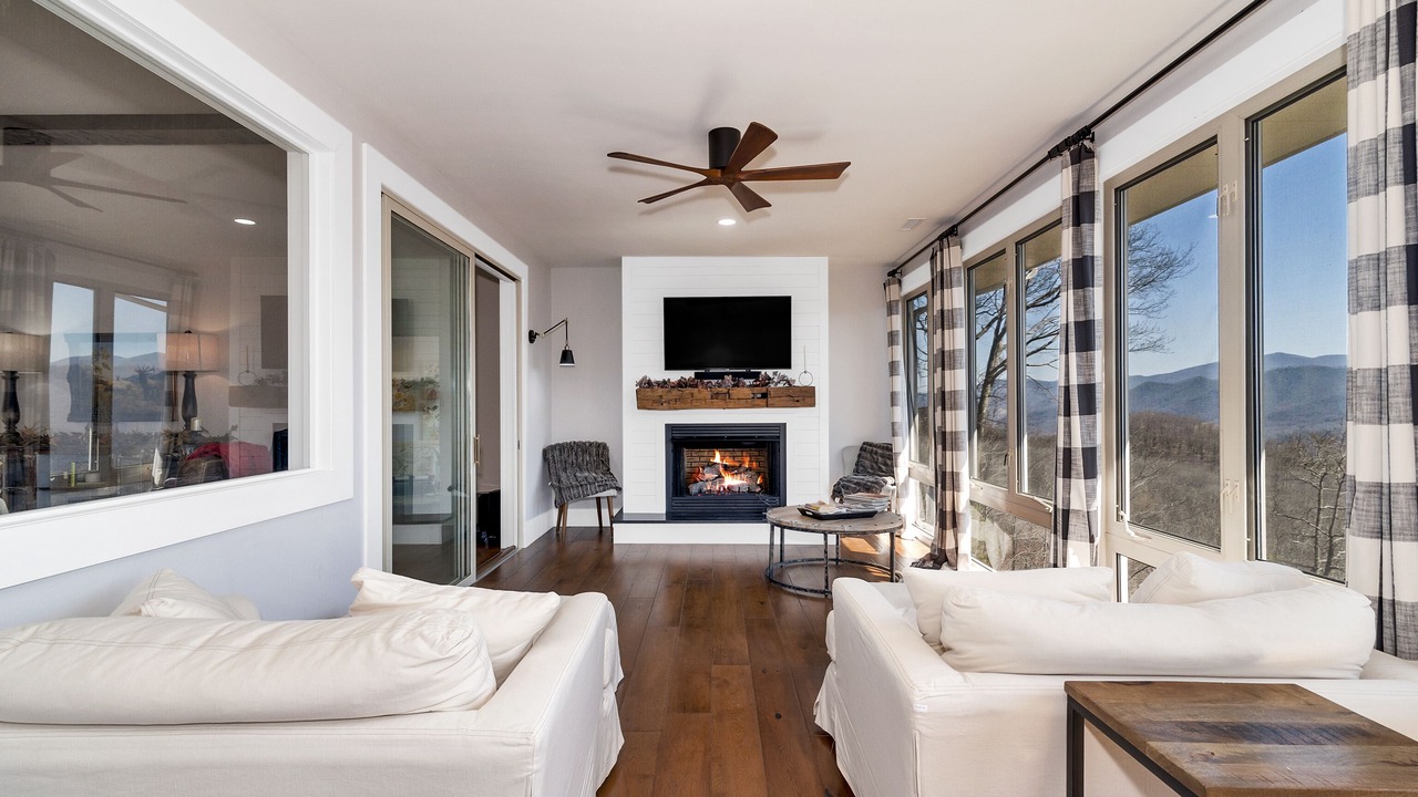 Photo of Livingroom in Waynesville
