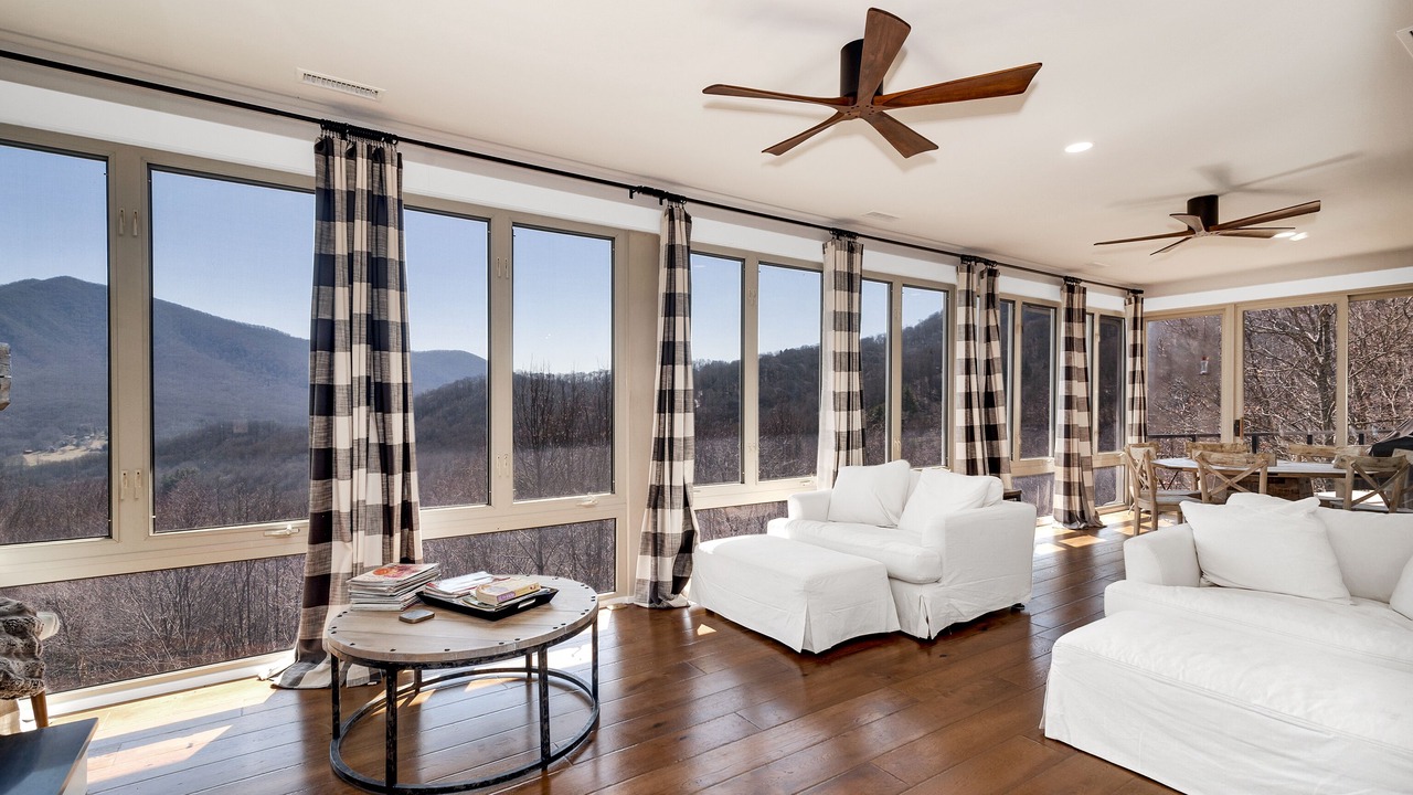 Photo of Livingroom in Waynesville