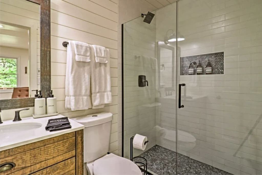 Photo of Bathroom in Mirror Lake