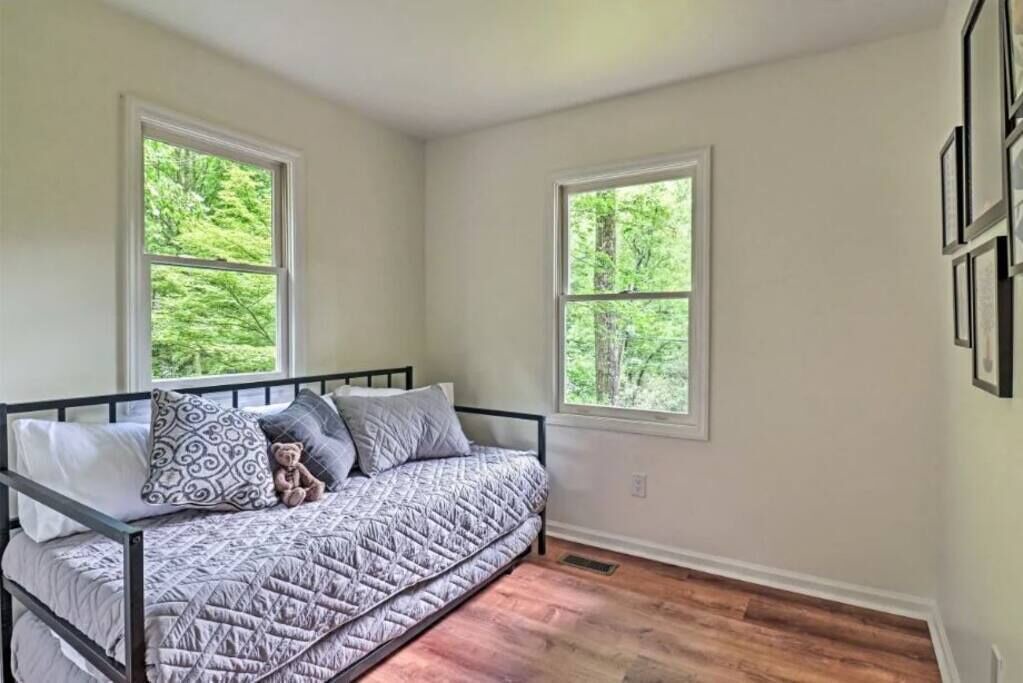 Photo of Bedroom in Mirror Lake