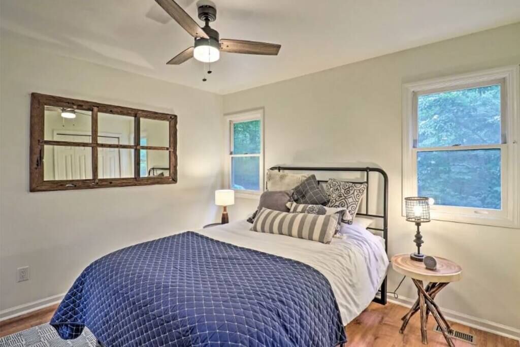 Photo of Bedroom in Mirror Lake