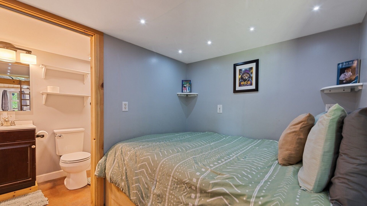 Photo of Bedroom in Cullowhee